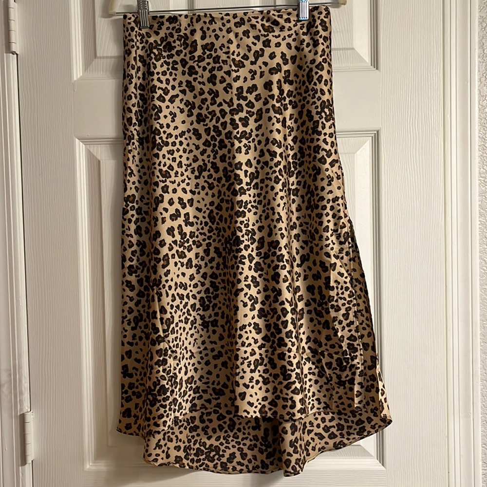 Size M A&F satin cheetah skirt
